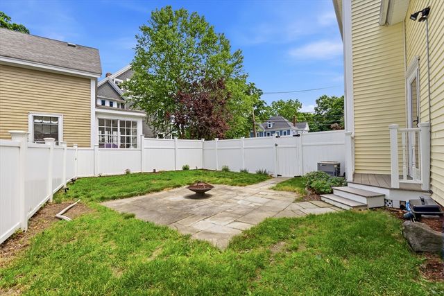 11 Colchester, Amesbury, MA 01913