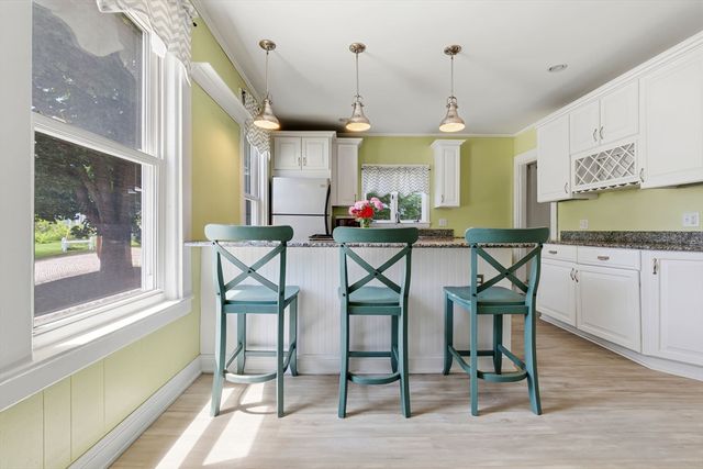 11 Colchester, Amesbury, MA 01913