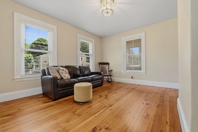11 Colchester, Amesbury, MA 01913