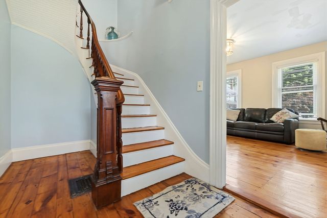 11 Colchester, Amesbury, MA 01913