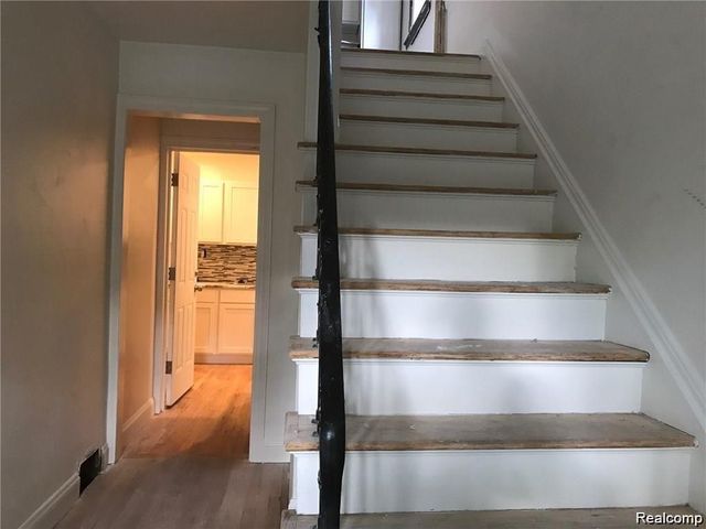 17164 NORTHLAWN Street UPPER, Detroit, MI 48221