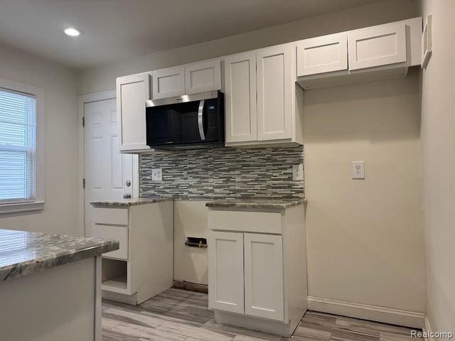 17164 NORTHLAWN Street UPPER, Detroit, MI 48221