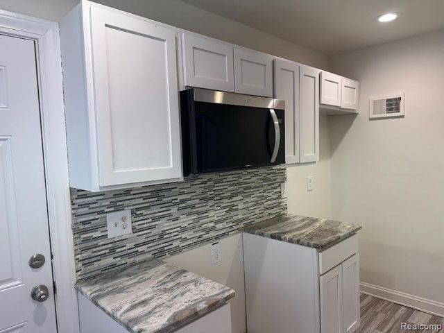 17164 NORTHLAWN Street UPPER, Detroit, MI 48221