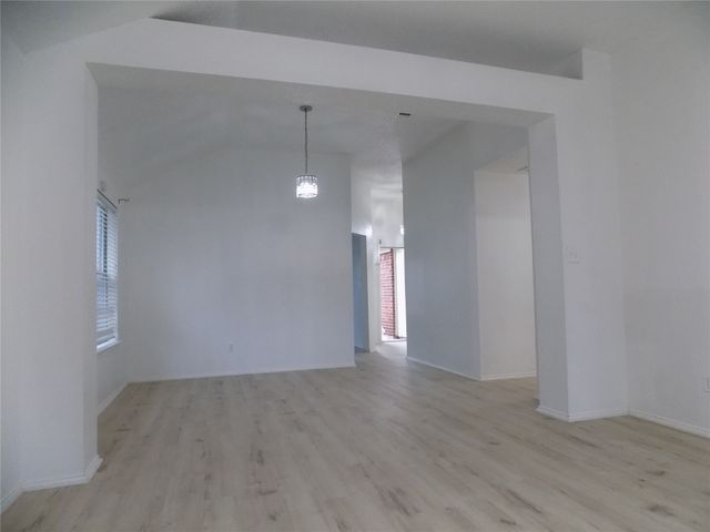 6009 Castanada Drive, Arlington, TX 76018