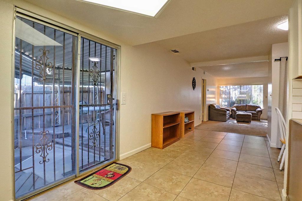 Image 13 of property listing at 5098 E Ashlan Avenue # 117, Fresno, CA 93727
