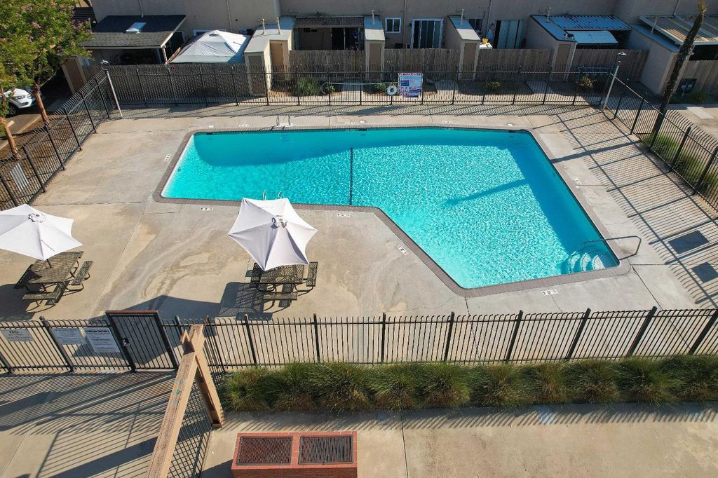 Image 2 of property listing at 5098 E Ashlan Avenue # 117, Fresno, CA 93727