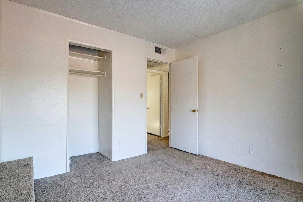 Image 22 of property listing at 5098 E Ashlan Avenue # 117, Fresno, CA 93727