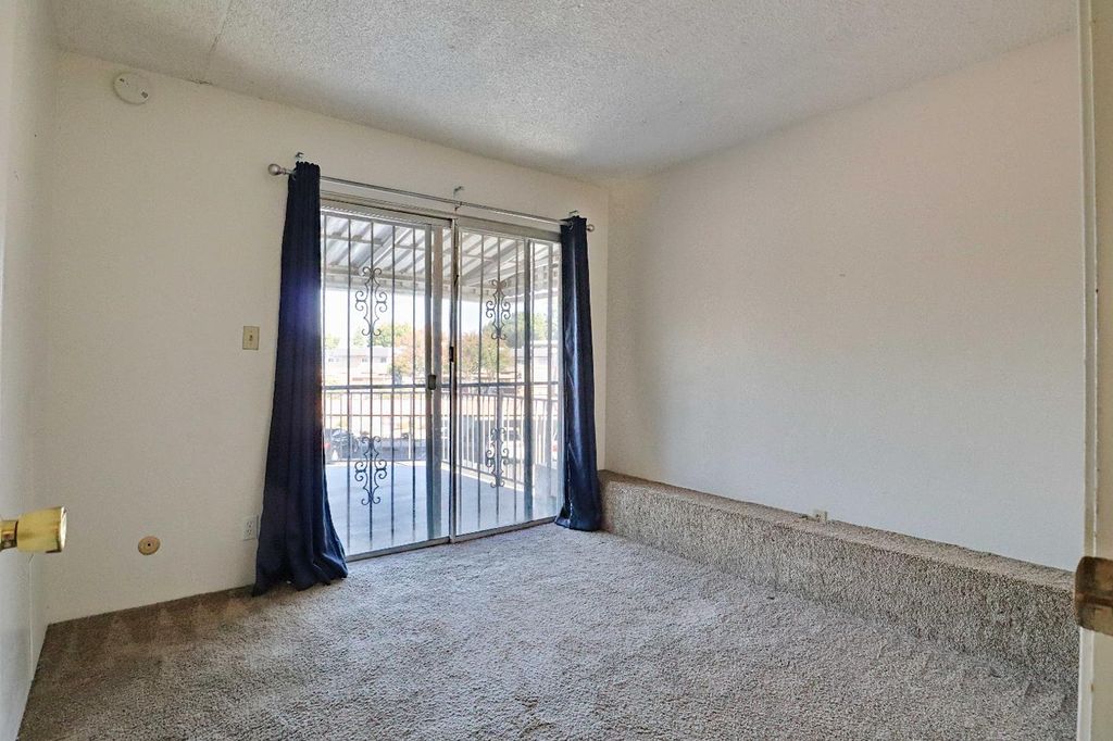 Image 23 of property listing at 5098 E Ashlan Avenue # 117, Fresno, CA 93727