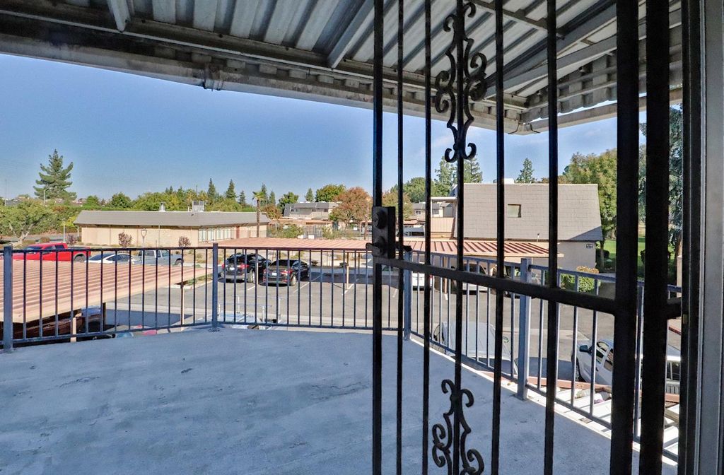 Image 24 of property listing at 5098 E Ashlan Avenue # 117, Fresno, CA 93727