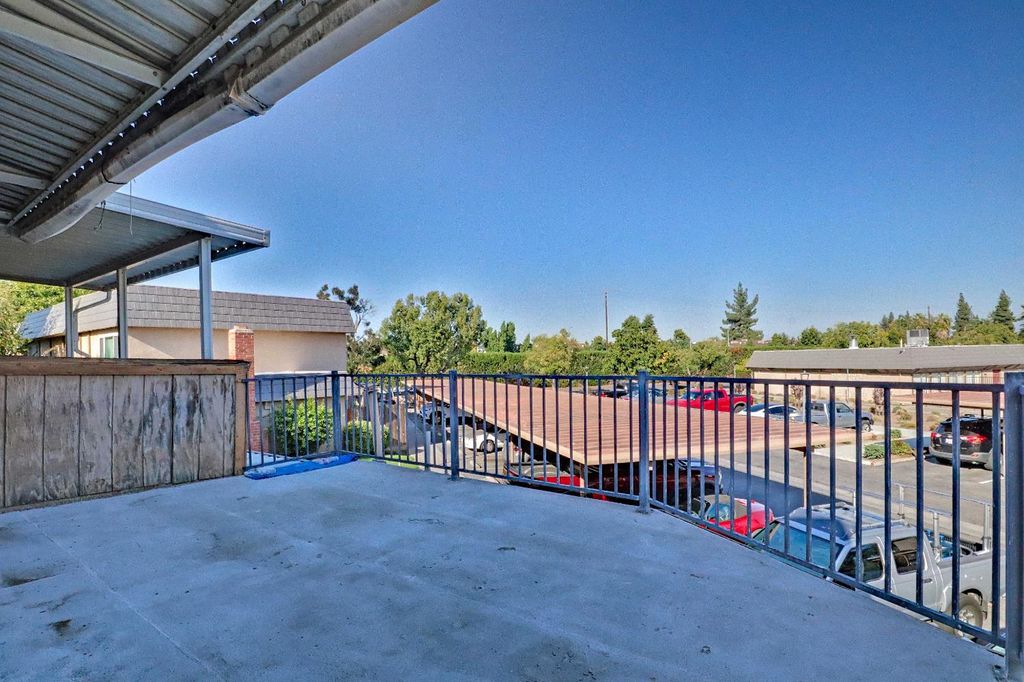 Image 25 of property listing at 5098 E Ashlan Avenue # 117, Fresno, CA 93727