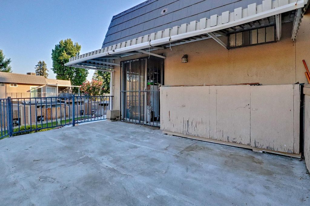 Image 26 of property listing at 5098 E Ashlan Avenue # 117, Fresno, CA 93727