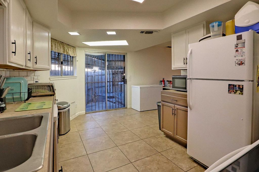 Image 27 of property listing at 5098 E Ashlan Avenue # 117, Fresno, CA 93727