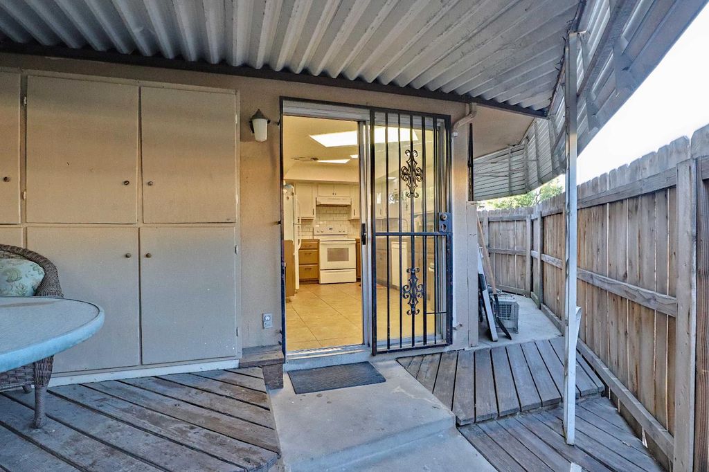 Image 28 of property listing at 5098 E Ashlan Avenue # 117, Fresno, CA 93727