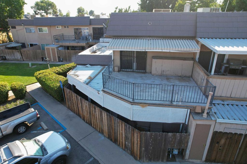 Image 34 of property listing at 5098 E Ashlan Avenue # 117, Fresno, CA 93727