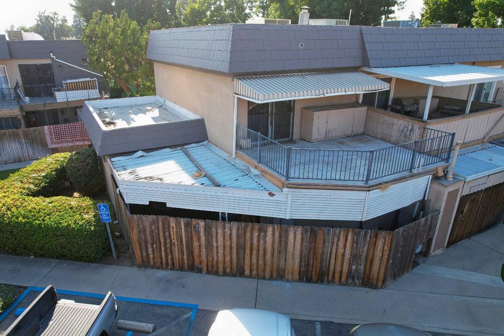 Image 35 of property listing at 5098 E Ashlan Avenue # 117, Fresno, CA 93727