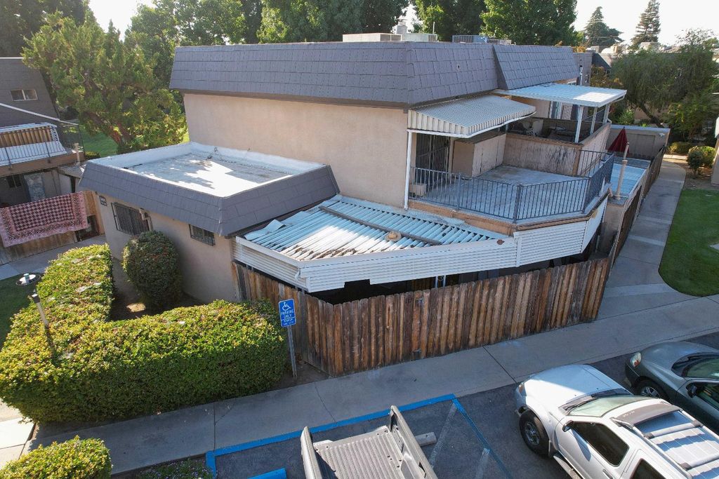 Image 36 of property listing at 5098 E Ashlan Avenue # 117, Fresno, CA 93727