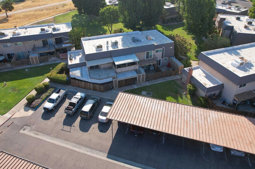 Image 39 of property listing at 5098 E Ashlan Avenue # 117, Fresno, CA 93727