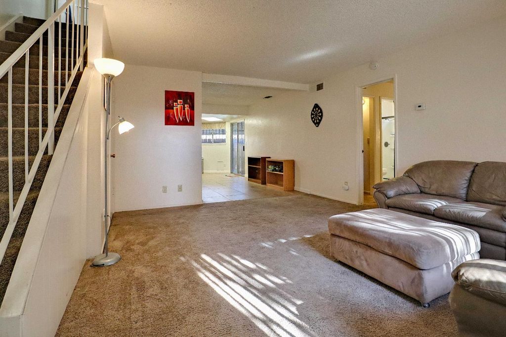 Image 4 of property listing at 5098 E Ashlan Avenue # 117, Fresno, CA 93727
