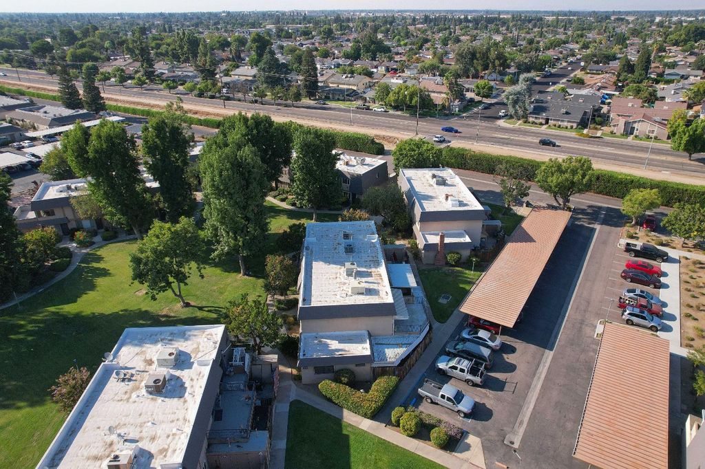 Image 40 of property listing at 5098 E Ashlan Avenue # 117, Fresno, CA 93727