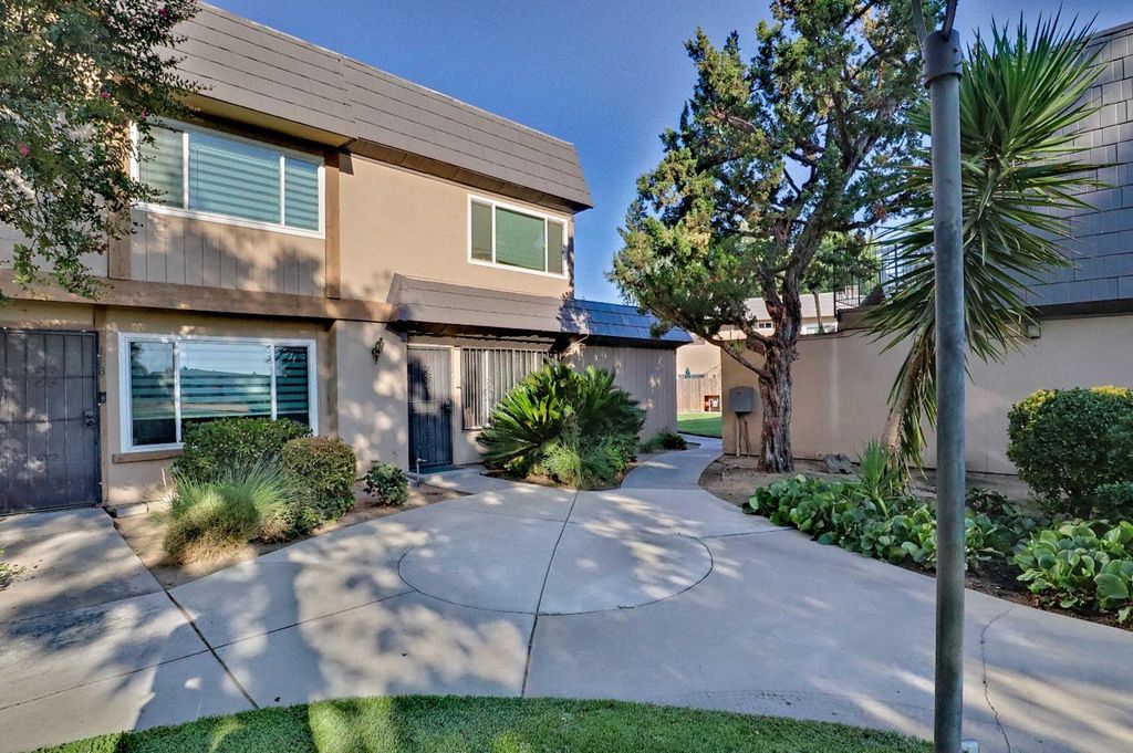 Image 44 of property listing at 5098 E Ashlan Avenue # 117, Fresno, CA 93727