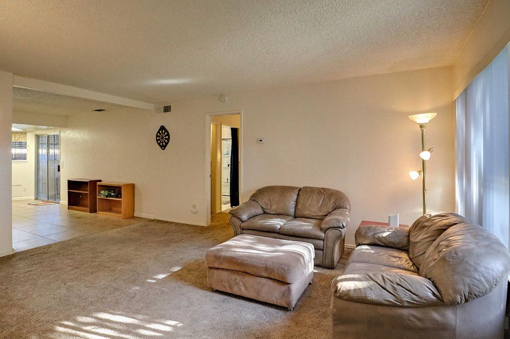 Image 5 of property listing at 5098 E Ashlan Avenue # 117, Fresno, CA 93727