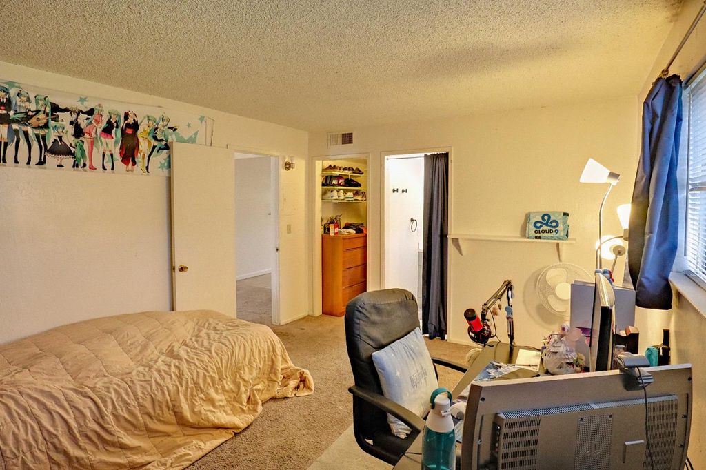 Image 7 of property listing at 5098 E Ashlan Avenue # 117, Fresno, CA 93727