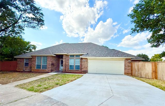2201 Greendale Court, Bedford, TX 76022