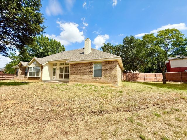 2201 Greendale Court, Bedford, TX 76022