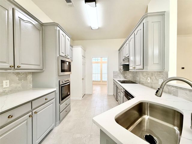 2201 Greendale Court, Bedford, TX 76022