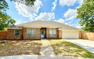 2201 Greendale Court, Bedford, TX 76022