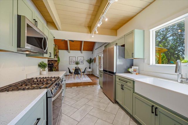 18263 Lake Forest Dr, Penn Valley, CA 95946