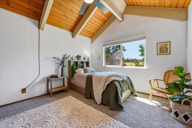 18263 Lake Forest Dr, Penn Valley, CA 95946