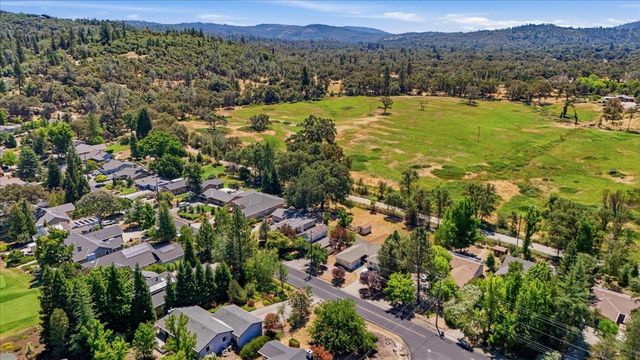 18263 Lake Forest Dr, Penn Valley, CA 95946