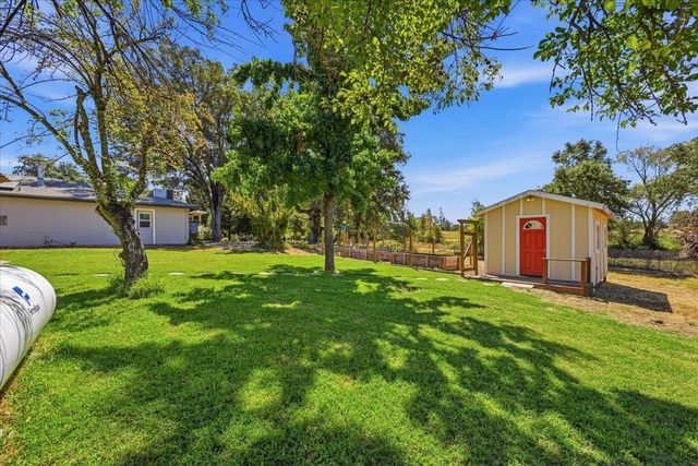 18263 Lake Forest Dr, Penn Valley, CA 95946