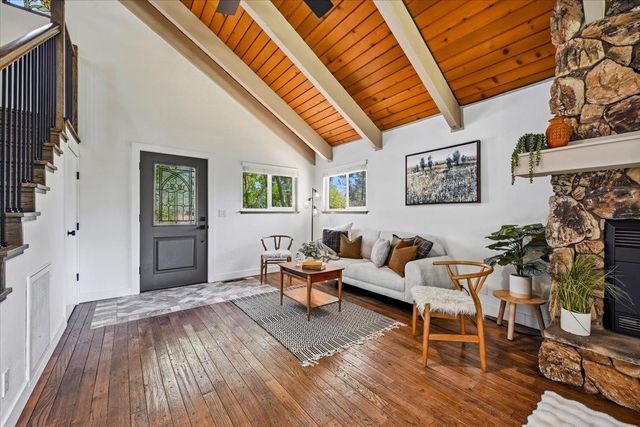 18263 Lake Forest Dr, Penn Valley, CA 95946