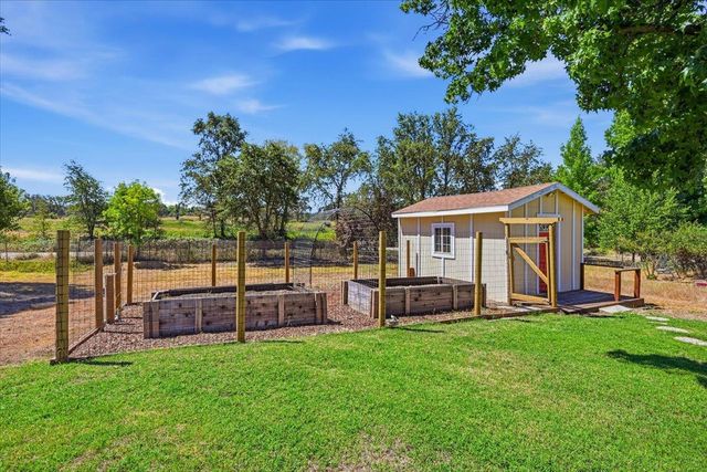 18263 Lake Forest Dr, Penn Valley, CA 95946