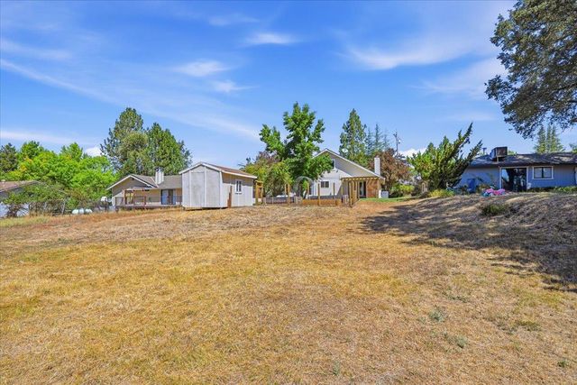 18263 Lake Forest Dr, Penn Valley, CA 95946