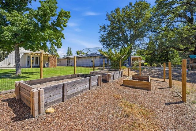 18263 Lake Forest Dr, Penn Valley, CA 95946