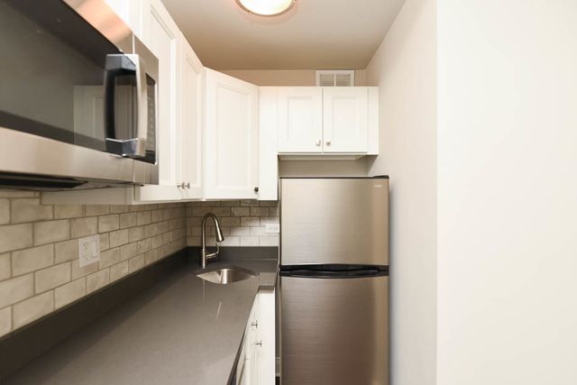 640 W WRIGHTWOOD Avenue 210, Chicago, IL 60614