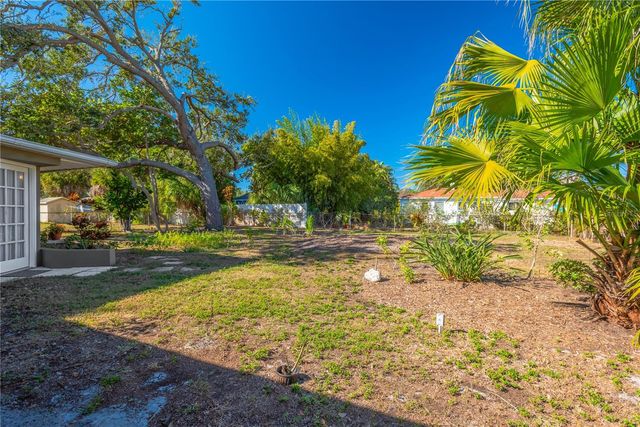 6207 S KELLY ROAD, Tampa, FL 33611