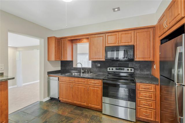 6207 S KELLY ROAD, Tampa, FL 33611