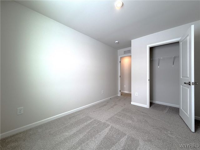 6233 Thornden Park Drive, Lockport Town, NY 14094