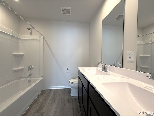 6233 Thornden Park Drive, Lockport Town, NY 14094