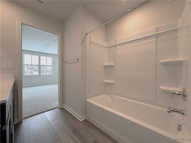 6233 Thornden Park Drive, Lockport Town, NY 14094