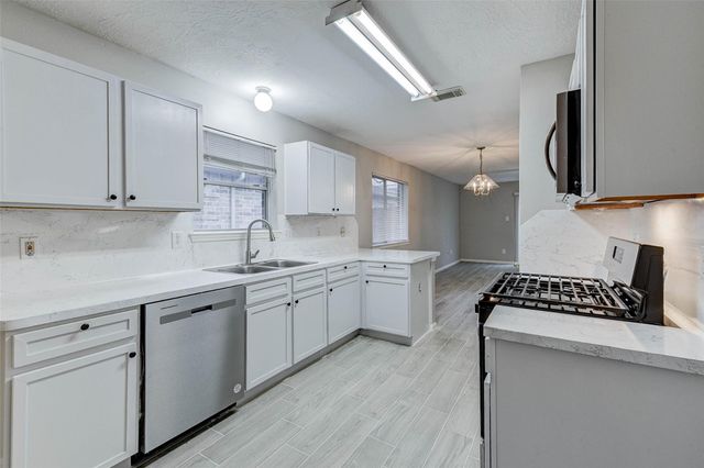 7815 Barnhill Drive, Humble, TX 77338