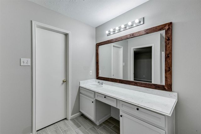7815 Barnhill Drive, Humble, TX 77338