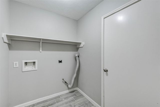 7815 Barnhill Drive, Humble, TX 77338