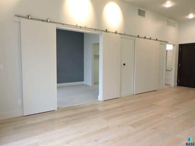 421 N Phillips Ave Apt 406, Sioux Falls, SD 57104