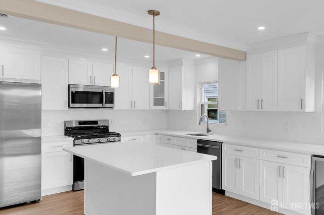 3 Pembroke Lane, Toms River, NJ 08757