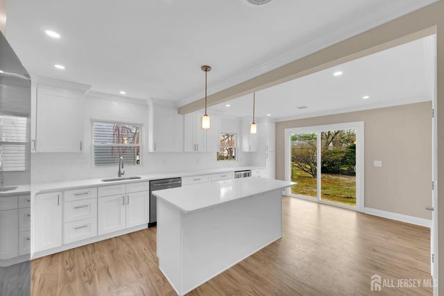 3 Pembroke Lane, Toms River, NJ 08757